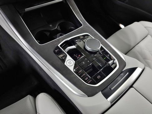 Used 2026 BMW X5 xDrive50e w/ Premium Package image 28