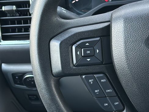 Used 2016 Ford F150 XLT AWD/4WD image 11