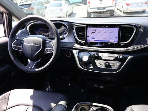 New 2026 Chrysler Pacifica Select FWD image 11