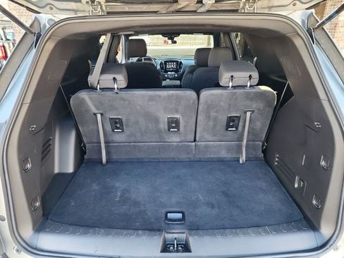 Used 2023 Chevrolet Traverse LT image 36
