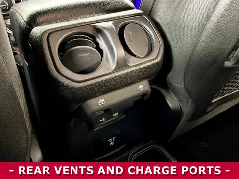 Used 2019 Jeep Wrangler Unlimited Rubicon w/ Cold Weather Group AWD/4WD image 10