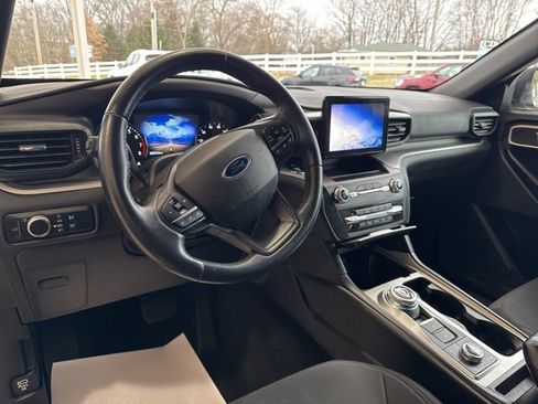Used 2020 Ford Explorer XLT image 16