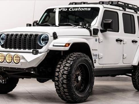 Used 2023 Jeep Wrangler Unlimited Sahara w/ Cold Weather Group AWD/4WD image 14