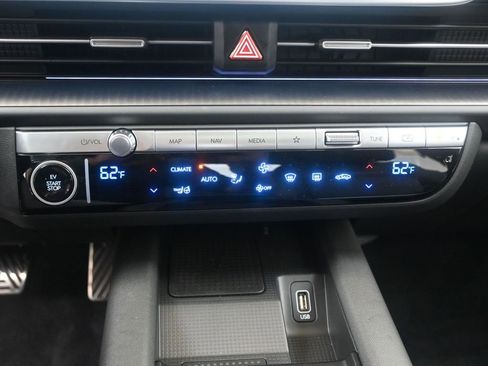 Used 2024 Hyundai Ioniq 6 Limited image 33