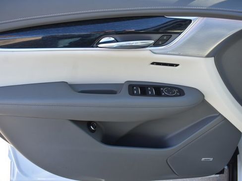 Used 2024 Cadillac XT6 Premium Luxury w/ Technology Package image 12