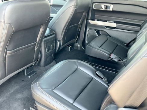 Used 2024 Ford Explorer XLT w/ Equipment Group 202A AWD/4WD image 18