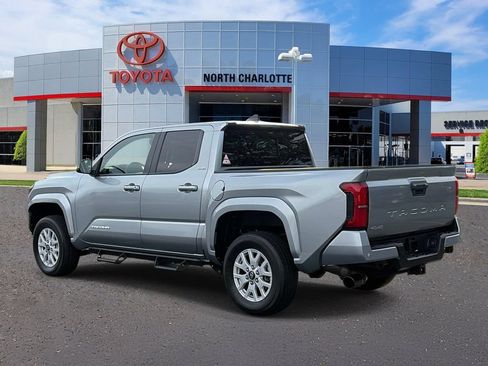 Used 2024 Toyota Tacoma SR5 w/ SR5 Upgrade Package AWD/4WD image 6