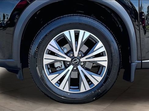 Certified 2023 Nissan Rogue SV FWD image 32