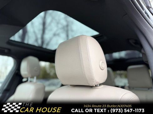 Used 2018 Land Rover Discovery SE image 15