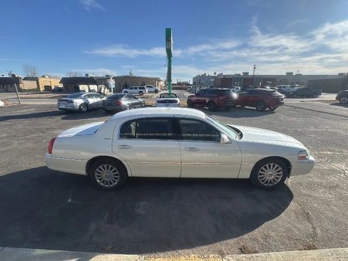 Used 2004 Lincoln Town Car Ultimate L image 1