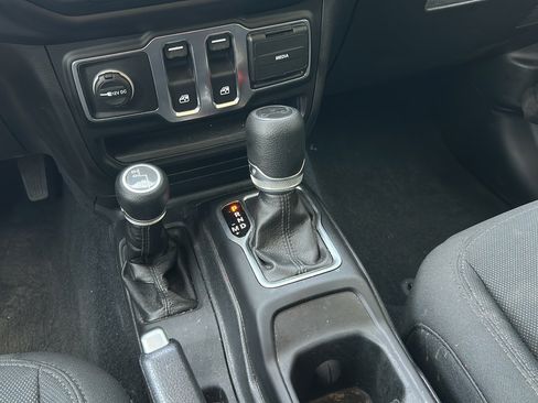 Used 2020 Jeep Wrangler Sport AWD/4WD image 23