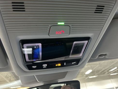 New 2025 Volkswagen Tiguan SE image 22