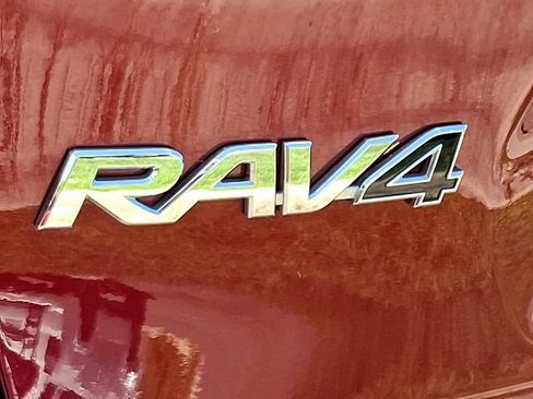 Used 2025 Toyota RAV4 XLE AWD/4WD image 29