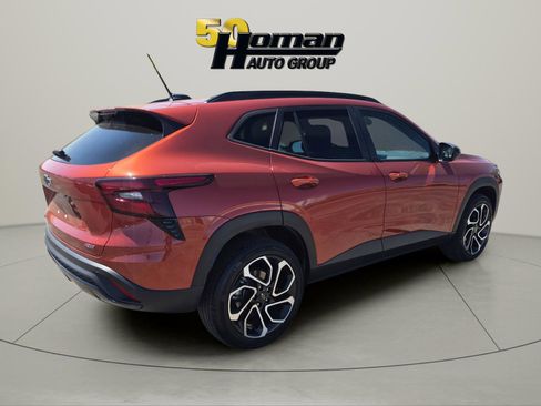 Used 2024 Chevrolet Trax RS w/ Sunroof Package FWD image 5