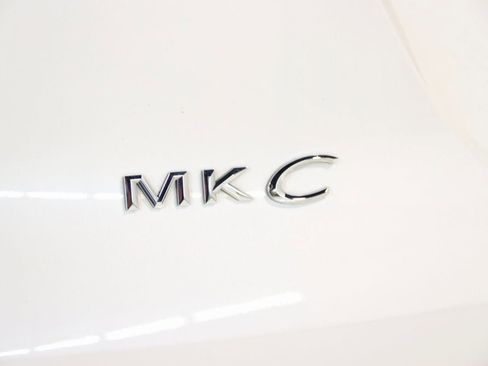 Used 2017 Lincoln MKC Select w/ Lincoln MKC Climate Package image 12