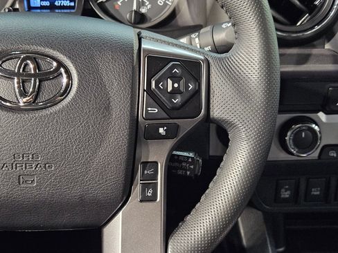Used 2022 Toyota Tacoma Limited AWD/4WD image 30