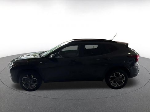 Used 2025 Chevrolet Trax LT w/ LT Convenience Package FWD image 9