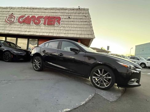 Used 2018 MAZDA MAZDA3 Touring FWD image 3