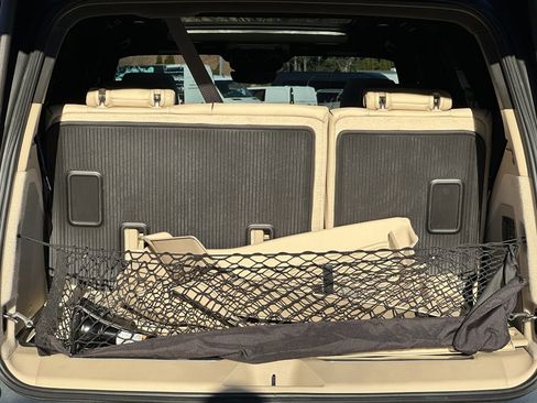 Used 2022 Cadillac Escalade Premium Luxury image 23