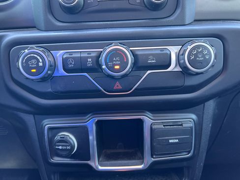 Used 2021 Jeep Gladiator Sport AWD/4WD image 5