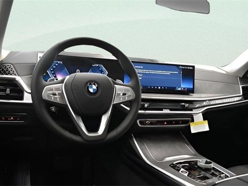 New 2026 BMW X7 xDrive40i w/ Premium Package image 17