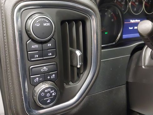 Used 2022 Chevrolet Silverado 1500 LT AWD/4WD image 23