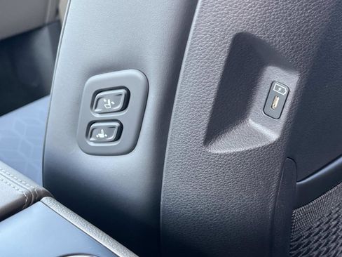 New 2026 Kia Carnival EX FWD image 16