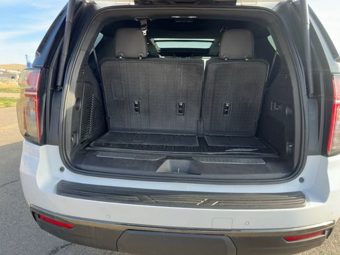 Used 2022 Chevrolet Tahoe Z71 w/ Luxury Package AWD/4WD image 22