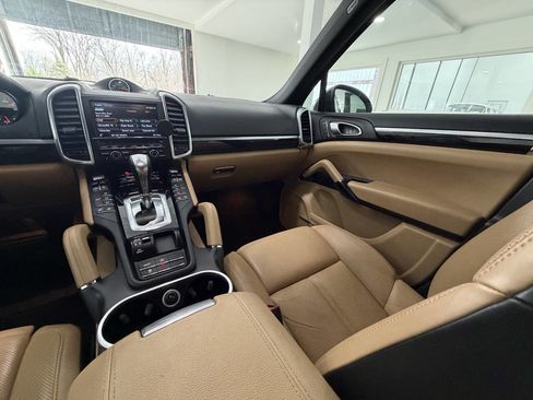 Used 2014 Porsche Cayenne Platinum Edition image 23