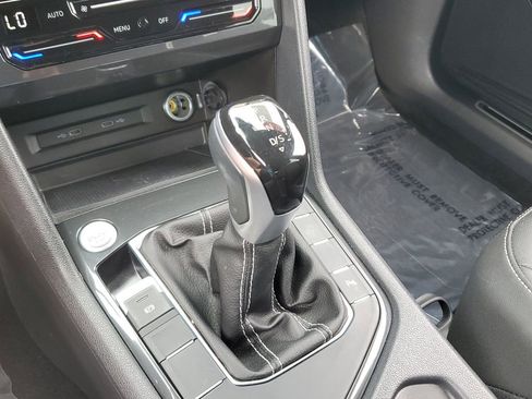 Certified 2023 Volkswagen Tiguan SE R-Line FWD image 29