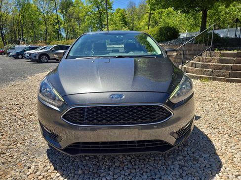 Used 2017 Ford Focus SEL w/ Cold Weather Package FWD image 2