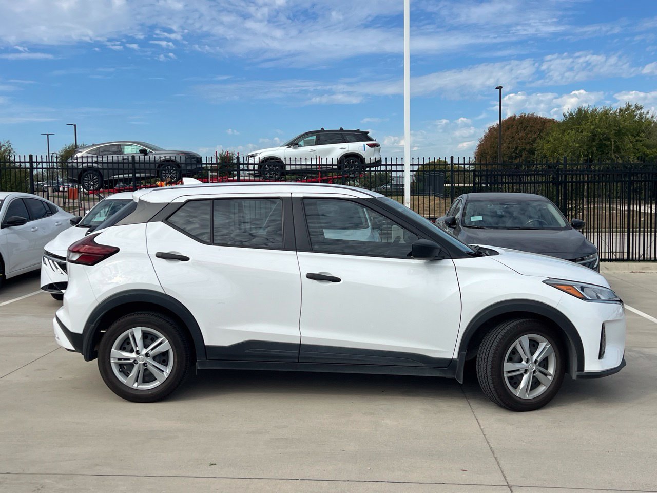 Used 2022 Nissan Kicks S FWD image 3