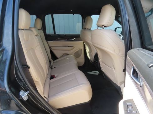 Used 2023 Jeep Grand Cherokee Limited w/ Luxury Tech Group II AWD/4WD image 31