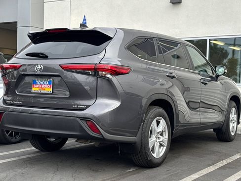 Used 2023 Toyota Highlander LE AWD/4WD image 5