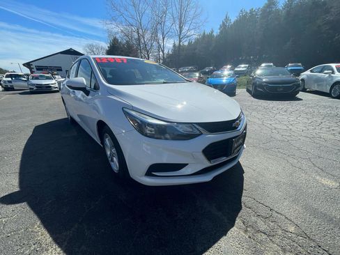 Used 2018 Chevrolet Cruze LT FWD image 13