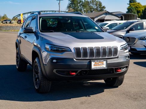 Used 2019 Jeep Cherokee Trailhawk image 2