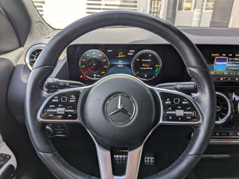 Used 2022 Mercedes-Benz GLA 250 4MATIC image 17