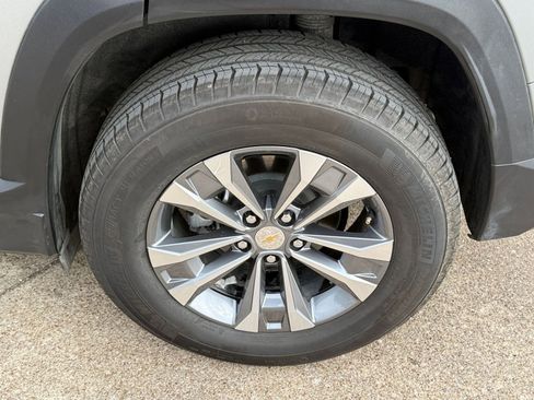 Used 2025 Chevrolet Equinox LT image 30