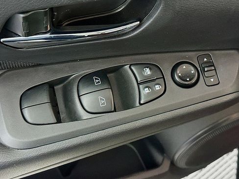 Used 2022 Nissan Kicks SV image 18