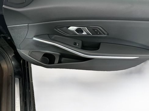 Used 2025 BMW 330i Sedan image 32