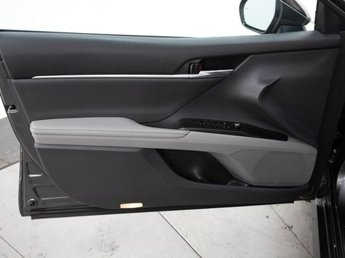 Used 2022 Toyota Camry XLE FWD image 19