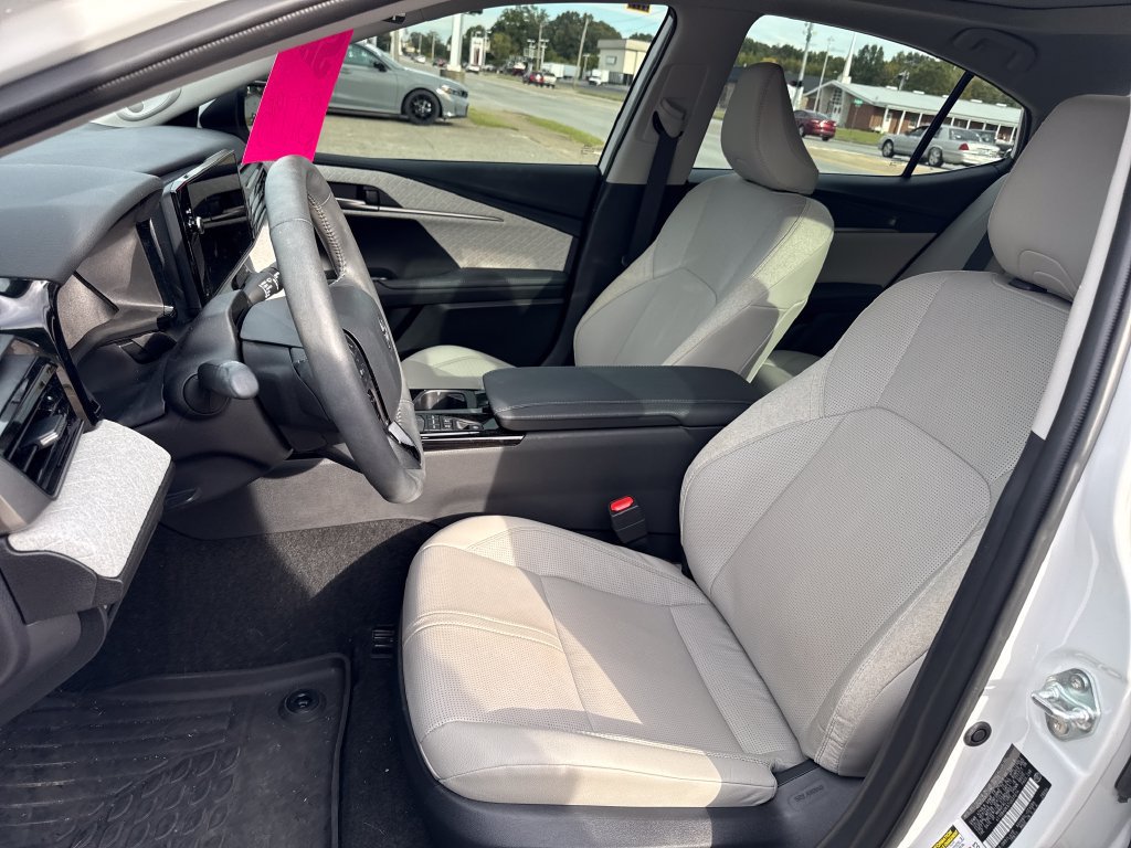 Used 2026 Toyota Camry XLE w/ Premium Plus Package AWD/4WD image 7