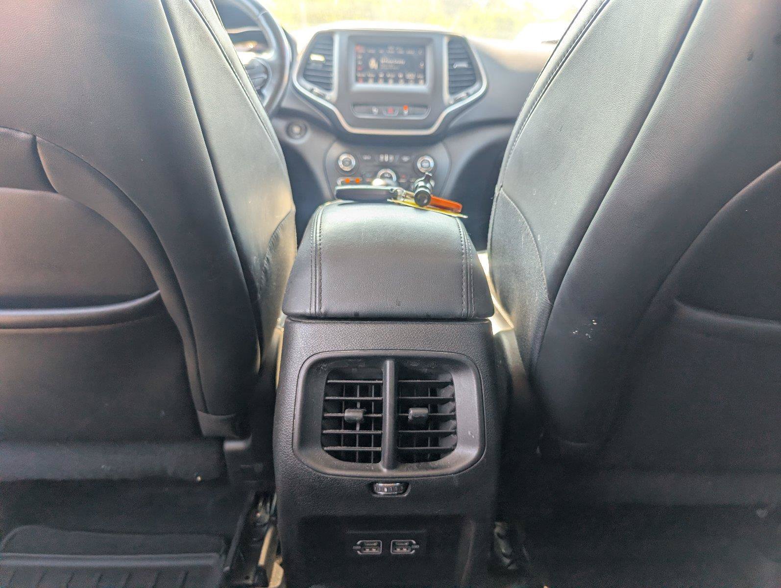 Used 2021 Jeep Cherokee Latitude Plus FWD image 34