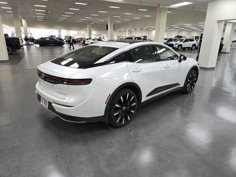 New 2026 Toyota Crown Platinum image 5