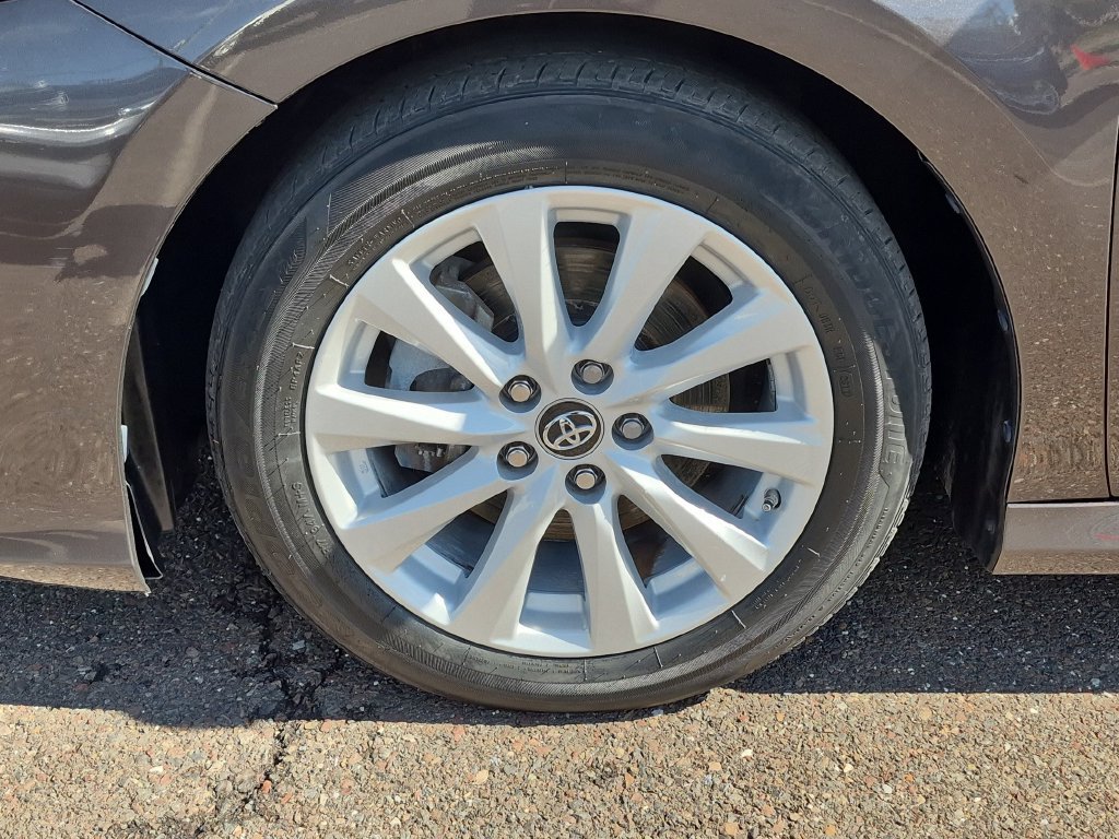 Used 2018 Toyota Camry LE w/ Convenience Package FWD image 17