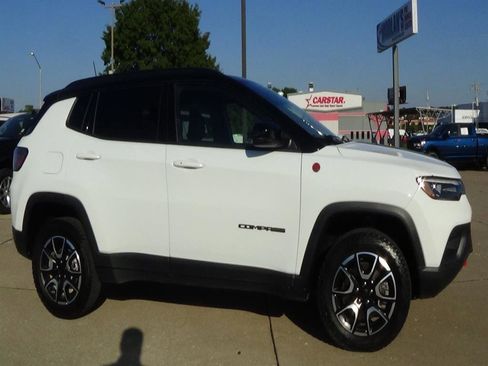 Certified 2024 Jeep Compass Trailhawk w/ Trailhawk Elite Group image 5