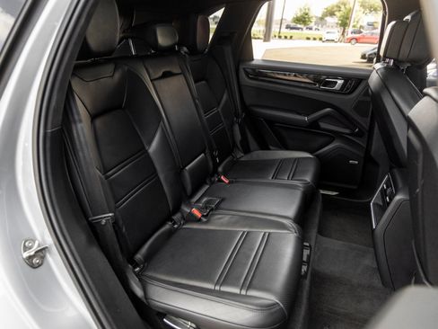 Certified 2021 Porsche Cayenne AWD/4WD image 41