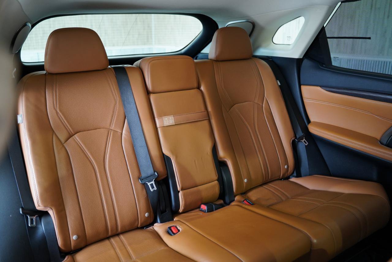 Used 2021 Lexus RX 450h AWD w/ Luxury Package image 38