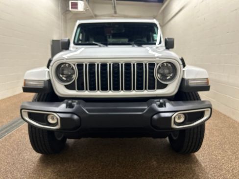 Used 2025 Jeep Wrangler Unlimited Sahara w/ Technology Group AWD/4WD image 6