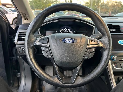 Used 2018 Ford Fusion SE w/ Fusion SE Technology Package image 9